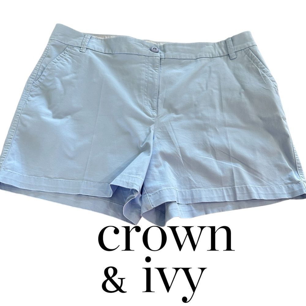 Crown & Ivy size 16 light blue short. Front and rear pockets